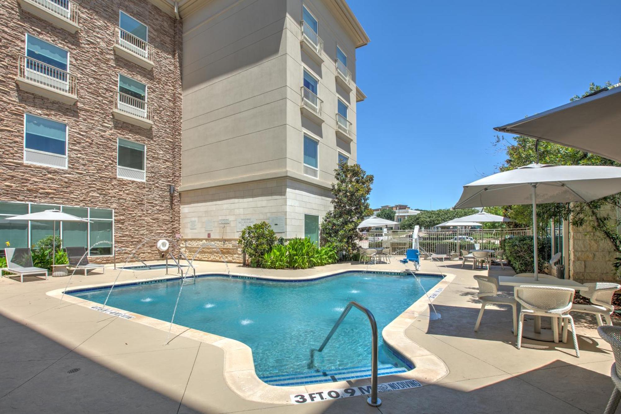 Hilton Garden Inn Dallas Арлингтон Экстерьер фото
