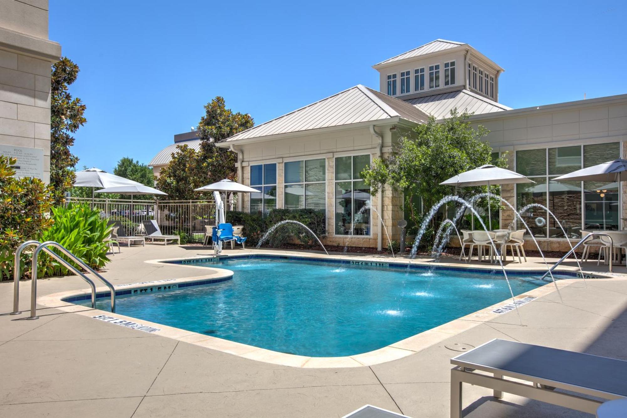 Hilton Garden Inn Dallas Арлингтон Экстерьер фото