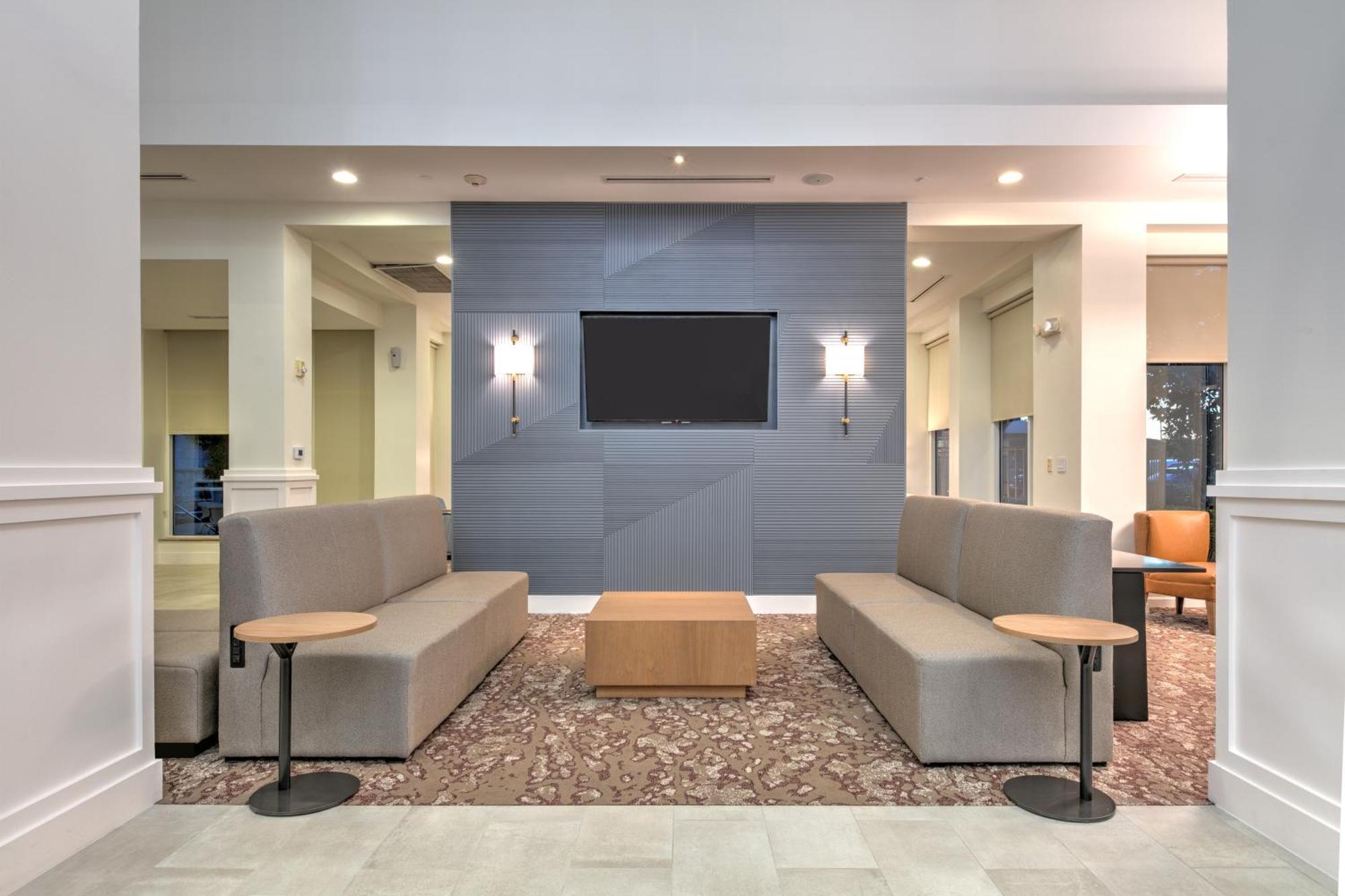 Hilton Garden Inn Dallas Арлингтон Экстерьер фото