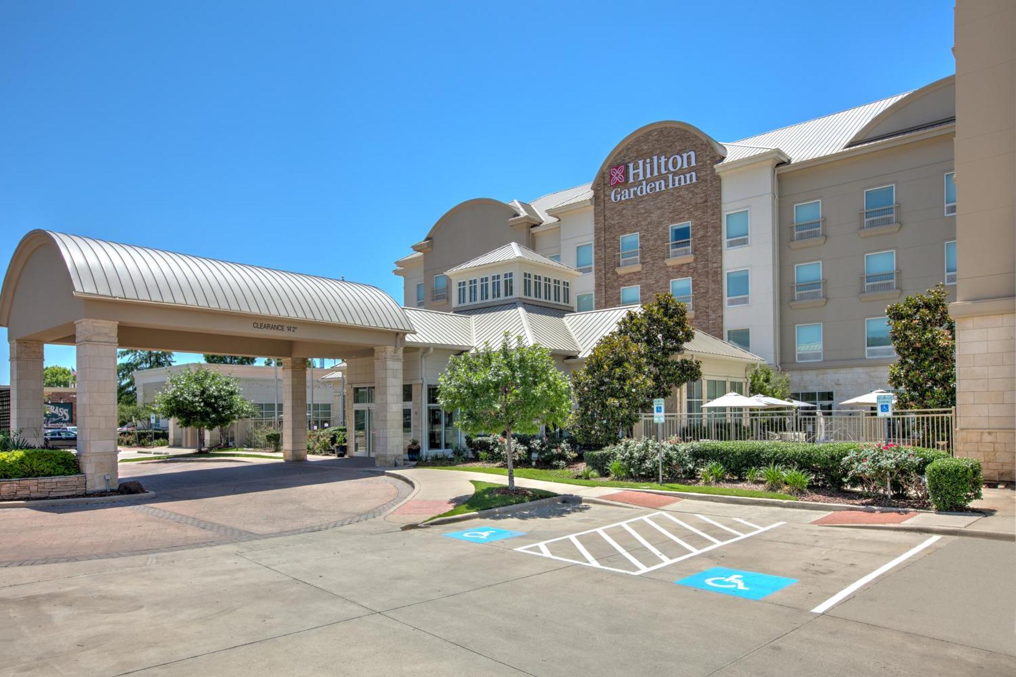 Hilton Garden Inn Dallas Арлингтон Экстерьер фото