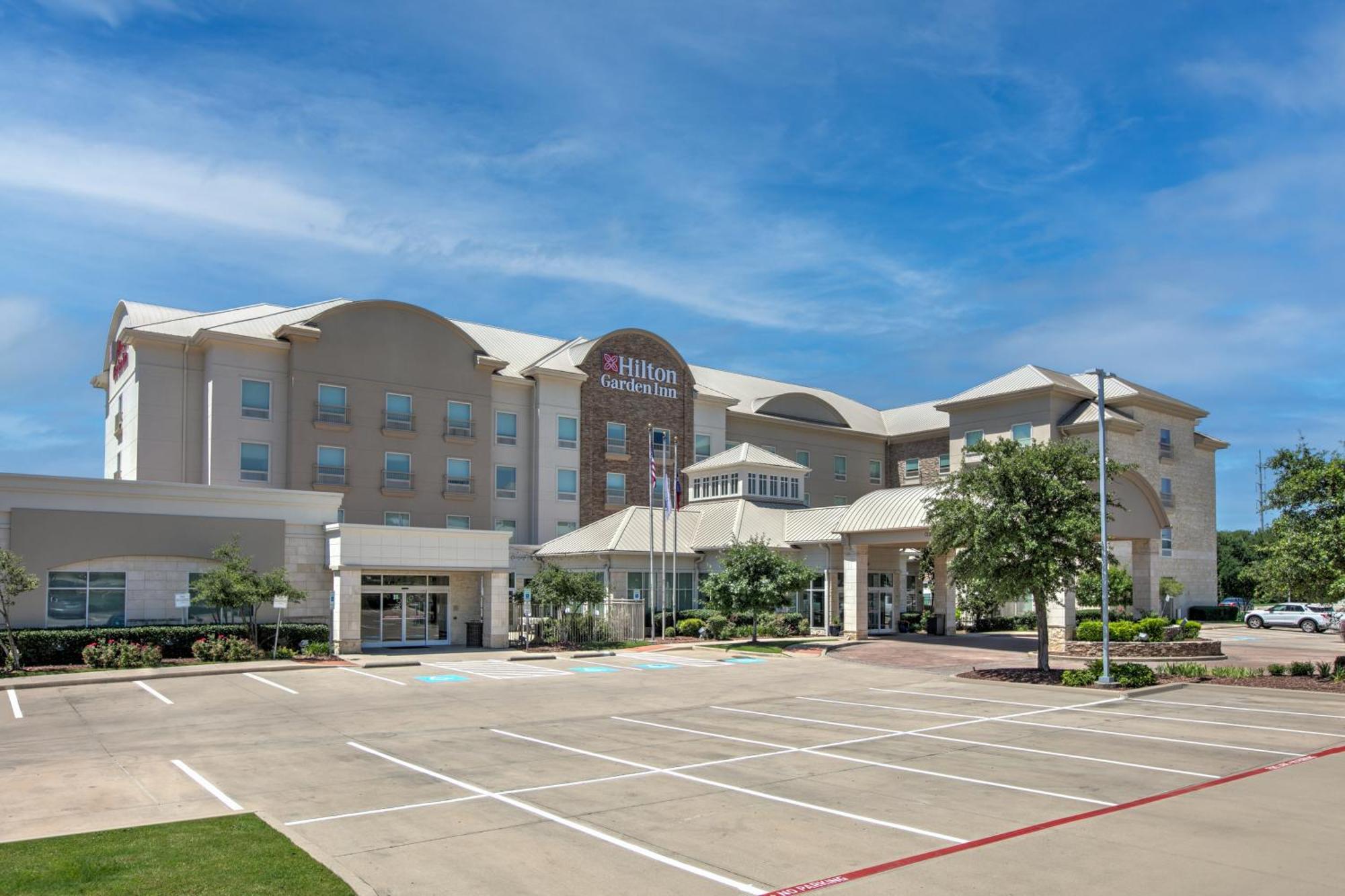 Hilton Garden Inn Dallas Арлингтон Экстерьер фото