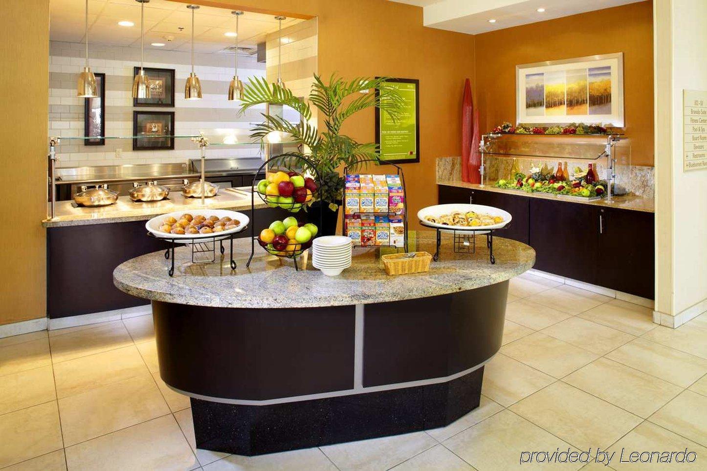 Hilton Garden Inn Dallas Арлингтон Экстерьер фото